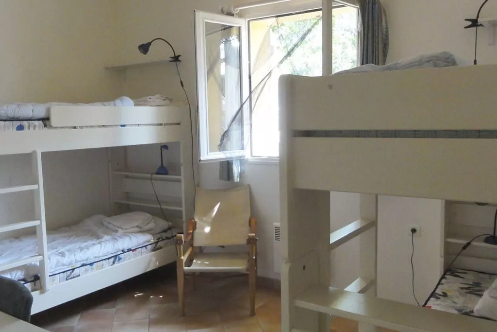 19115-Bedroom