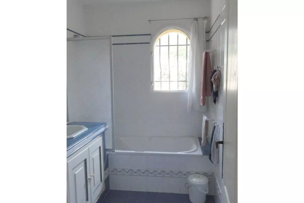 19115-Bathroom