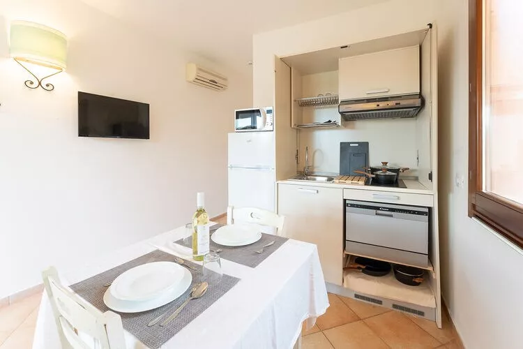 Residence Baia dei Mirti mono 2-Dining room