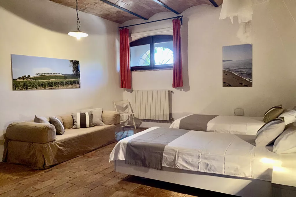 8047-Bedroom