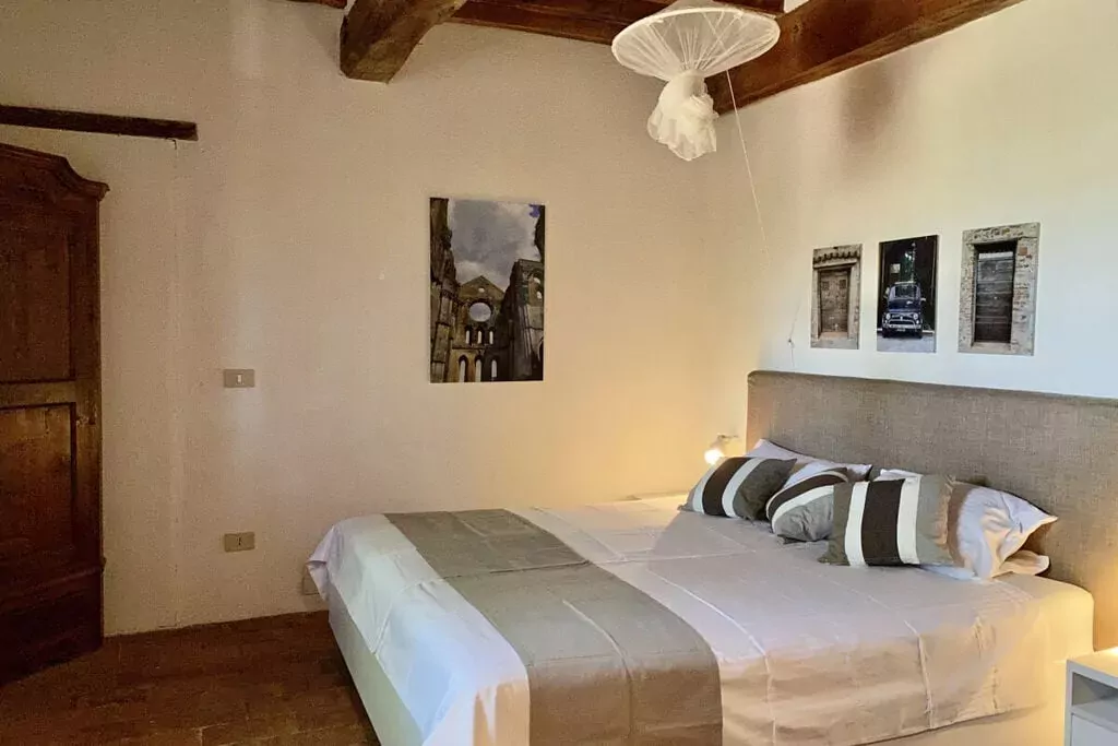 8047-Bedroom