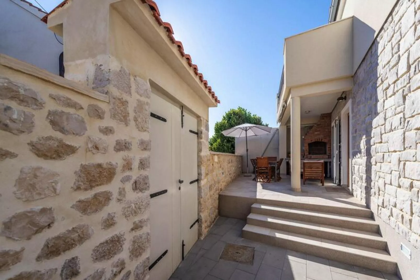 Holiday home Petrcane-SD107/A01/Marijanka for 6 Pers-Außenbereich Sommer