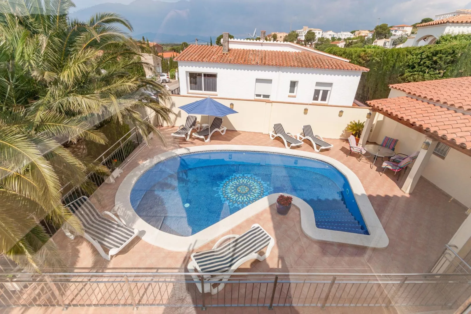 Casa de Castilla-Pool