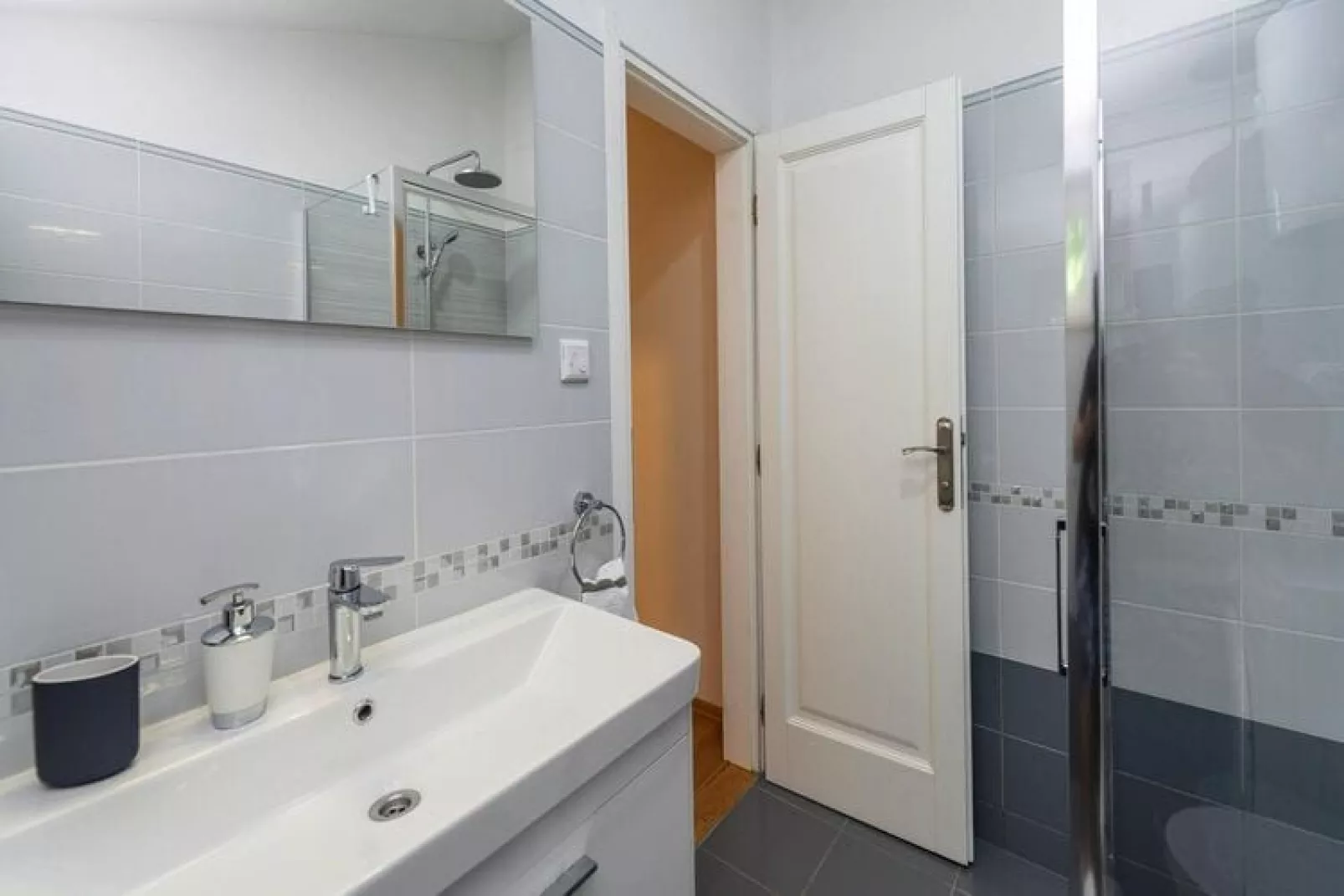 Holiday home Petrcane-SD107/A01/Marijanka for 6 Pers-Badezimmer