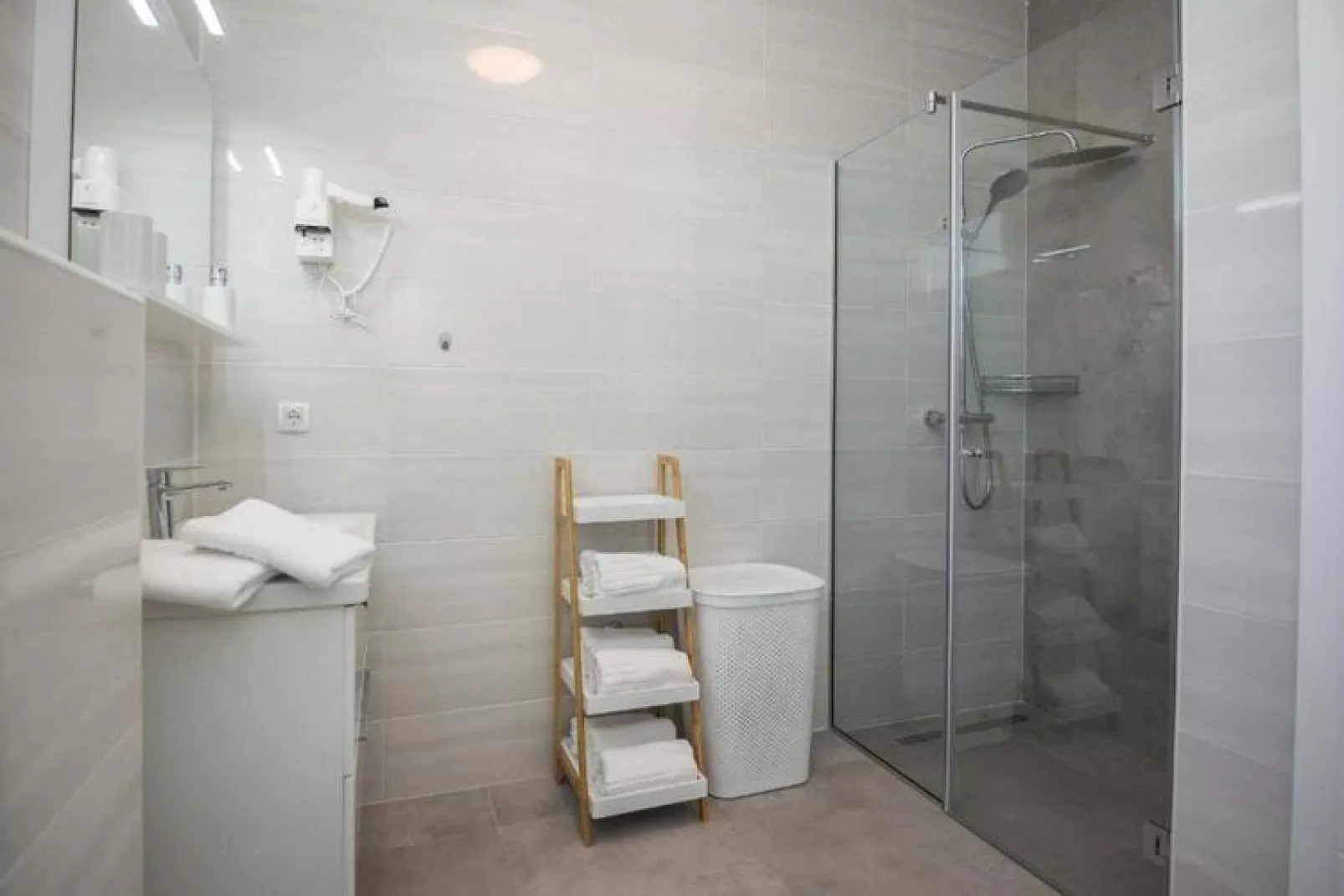 Villas More in Vir-Bathroom