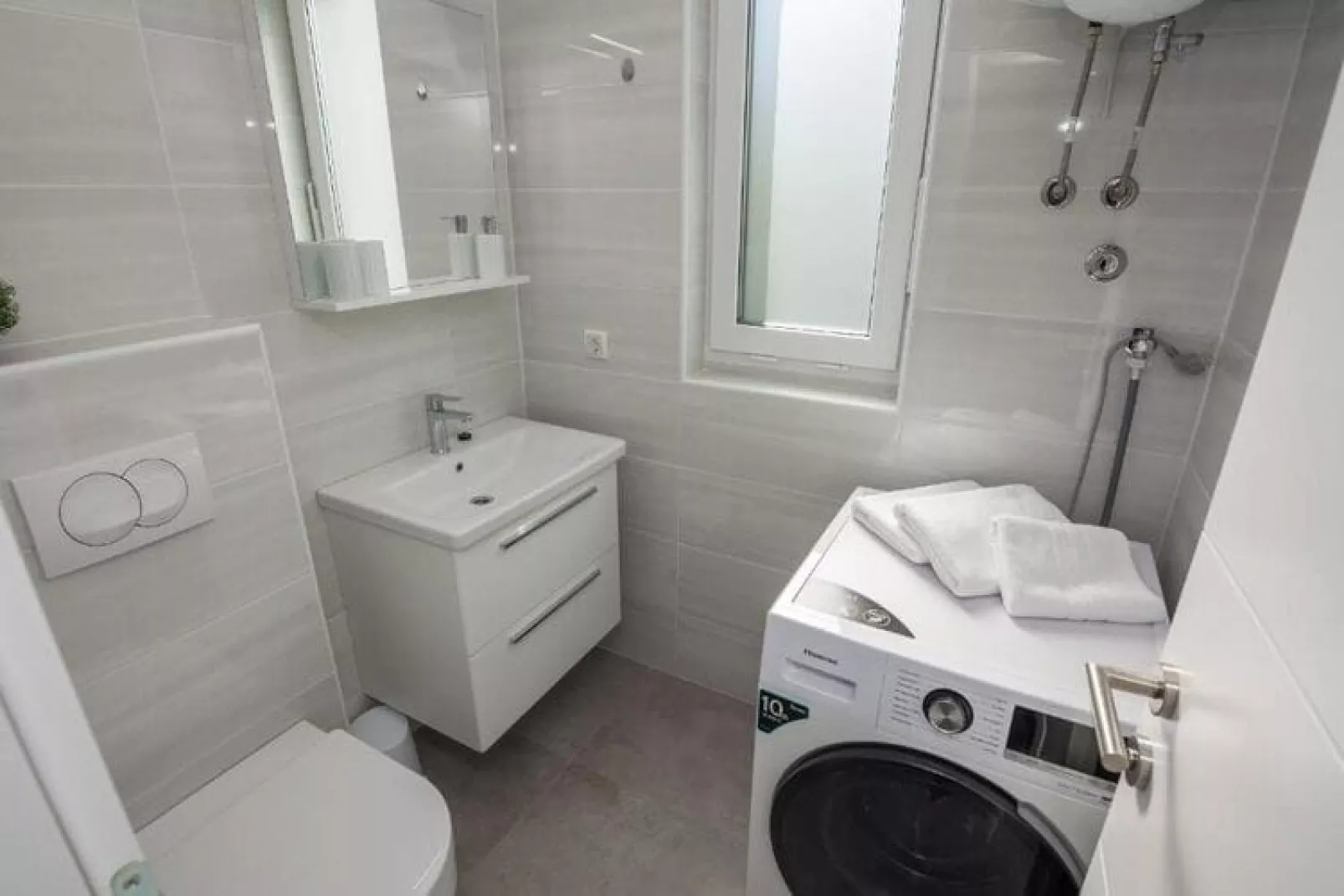 Villas More in Vir-Bathroom