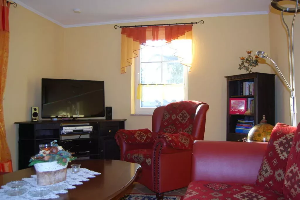 19840-Living room