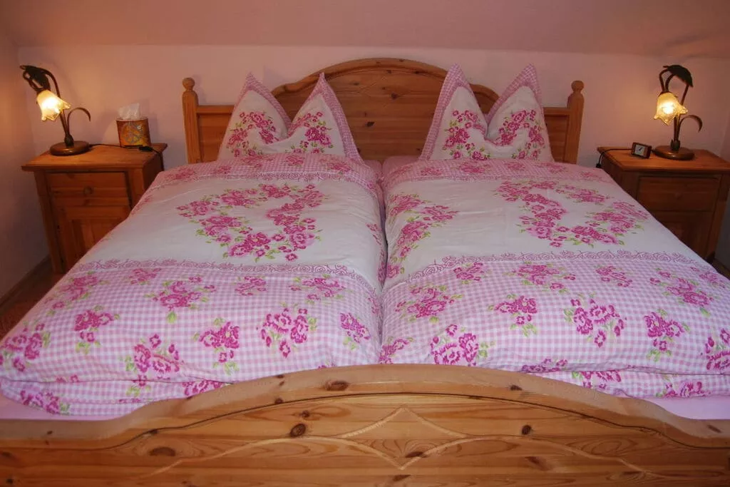 19840-Bedroom