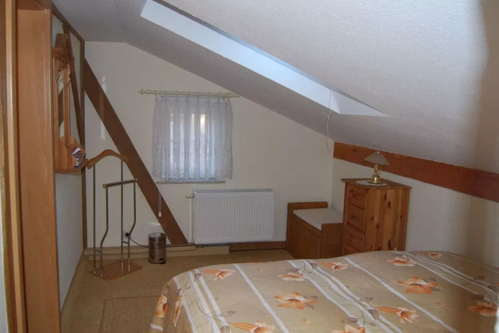 19840-Bedroom