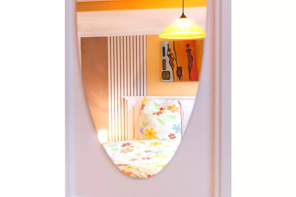 48096-Bedroom