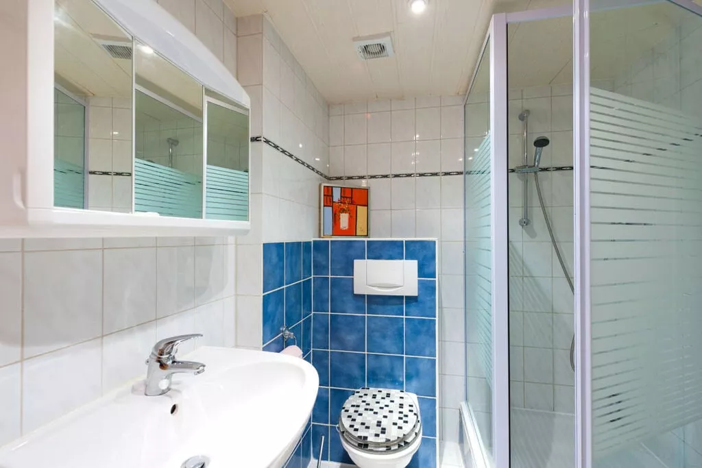 48096-Bathroom
