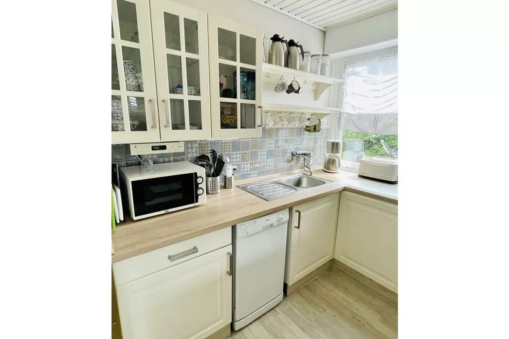 25720-Kitchen