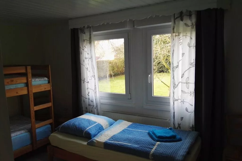 25720-Bedroom