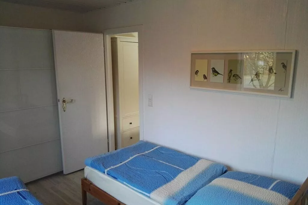 25720-Bedroom