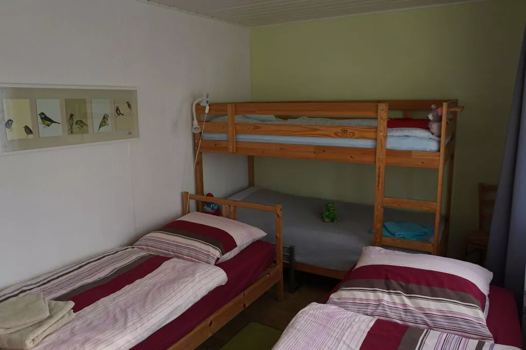 25720-Bedroom