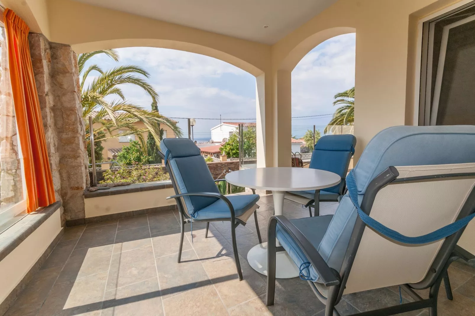 Casa de Castilla-Terrace balcony