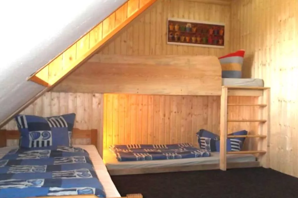 68744-Bedroom
