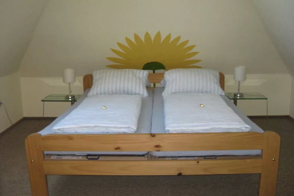 34633-Bedroom