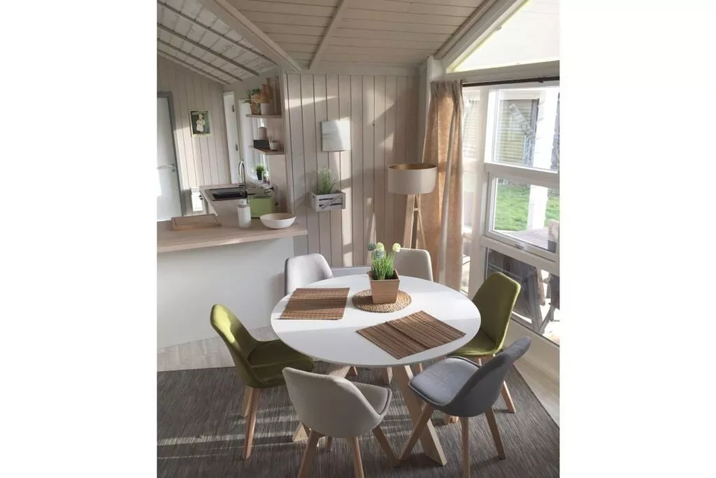 216473-Dining room