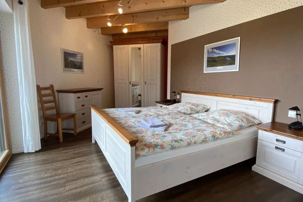 45740-Bedroom