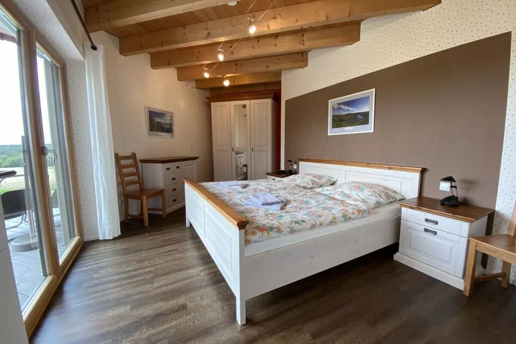 45740-Bedroom