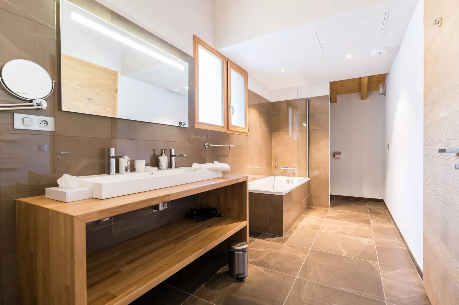 Les Portes de Megève 11-Bathroom