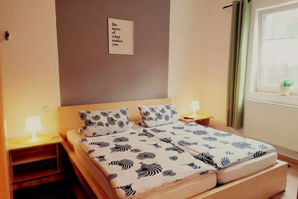 62455-Bedroom