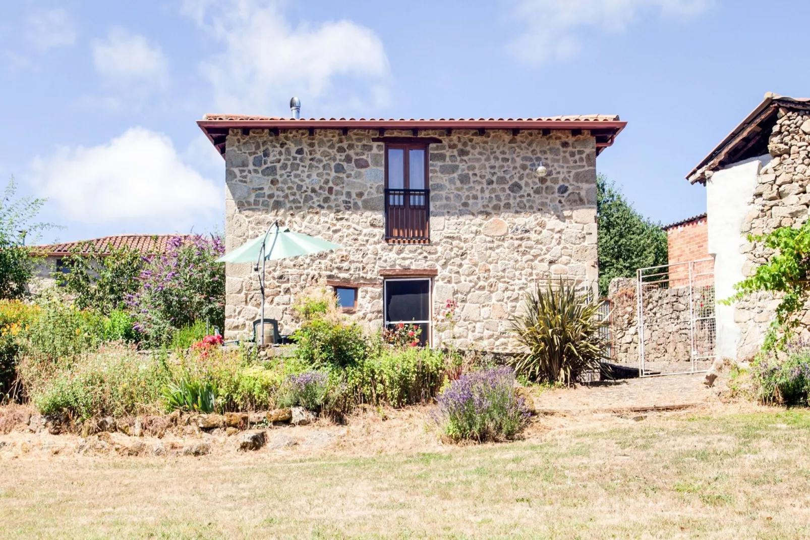 Casas Ribiera Sacra-Exterior summer