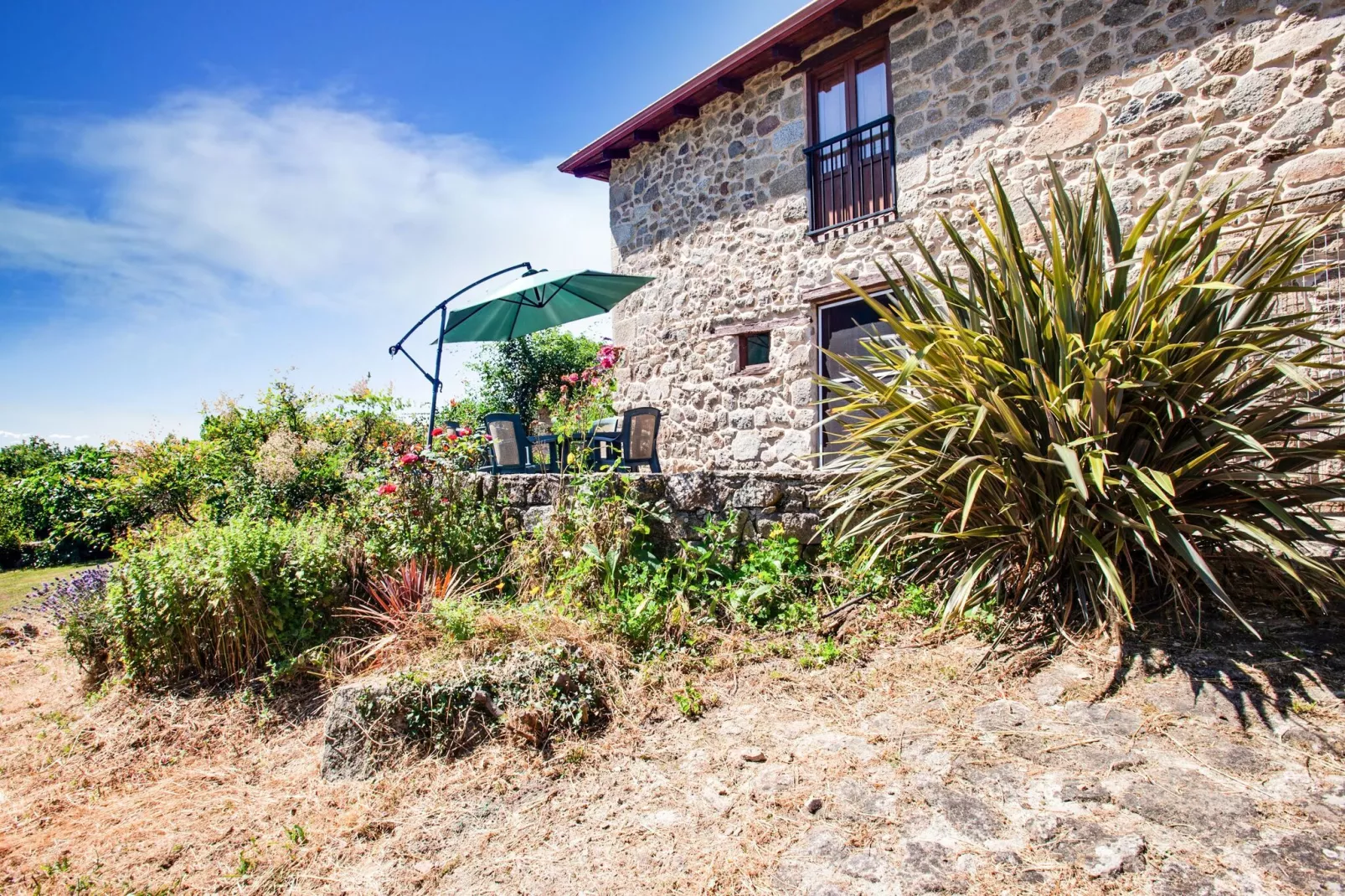 Casas Ribiera Sacra-Exterior summer