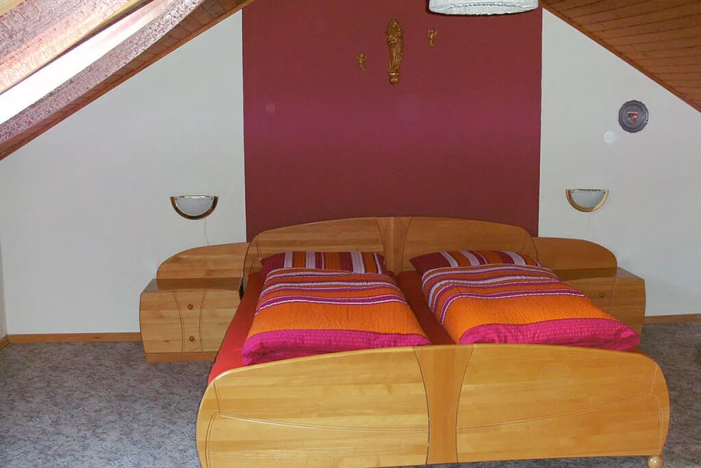 31433-Bedroom