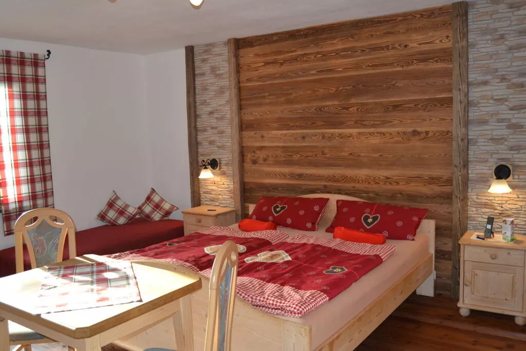 31433-Bedroom