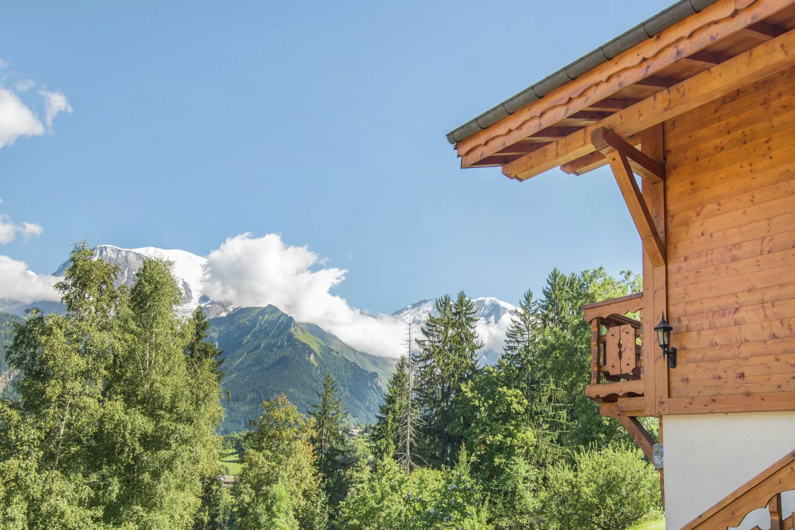 Le Mont Blanc - Les Traces-View summer