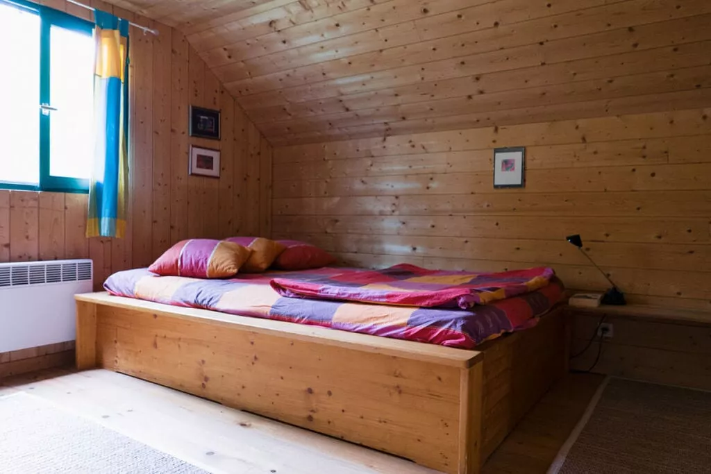 35245-Bedroom