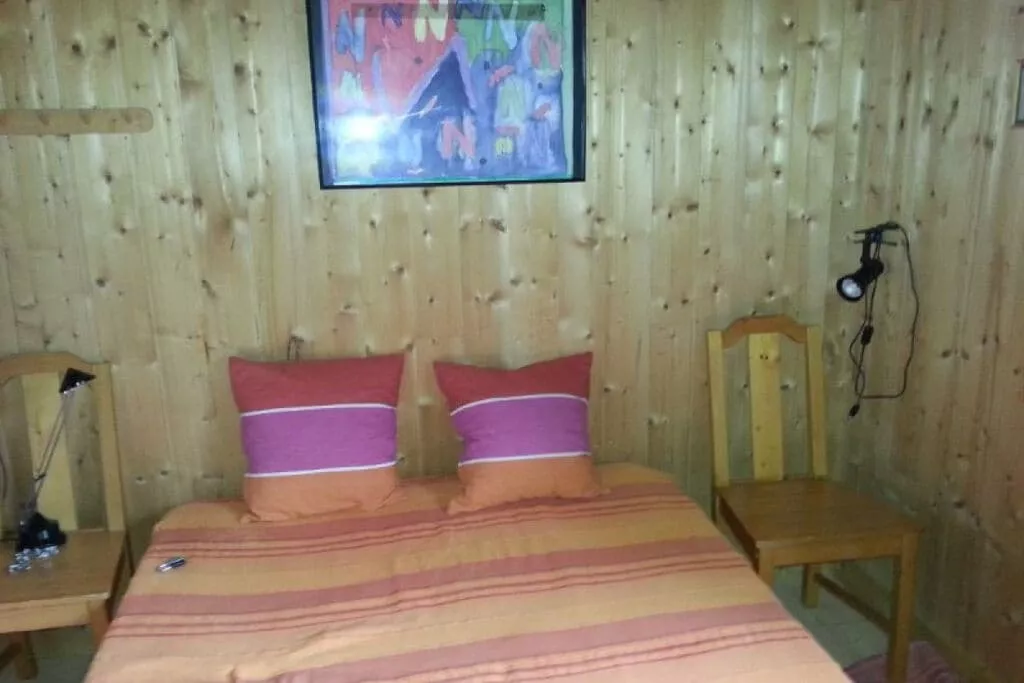 35245-Bedroom