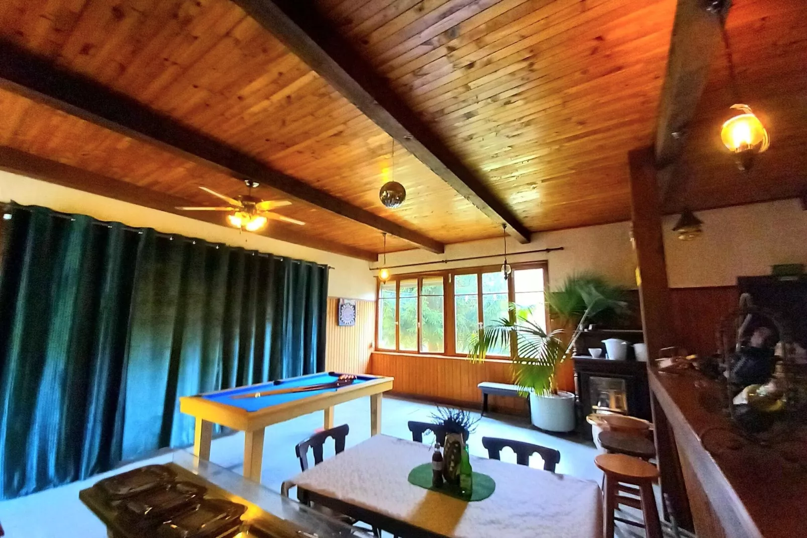 Ferienhaus mit eigener Bar am Bach in Saint Quirin-Recreation room