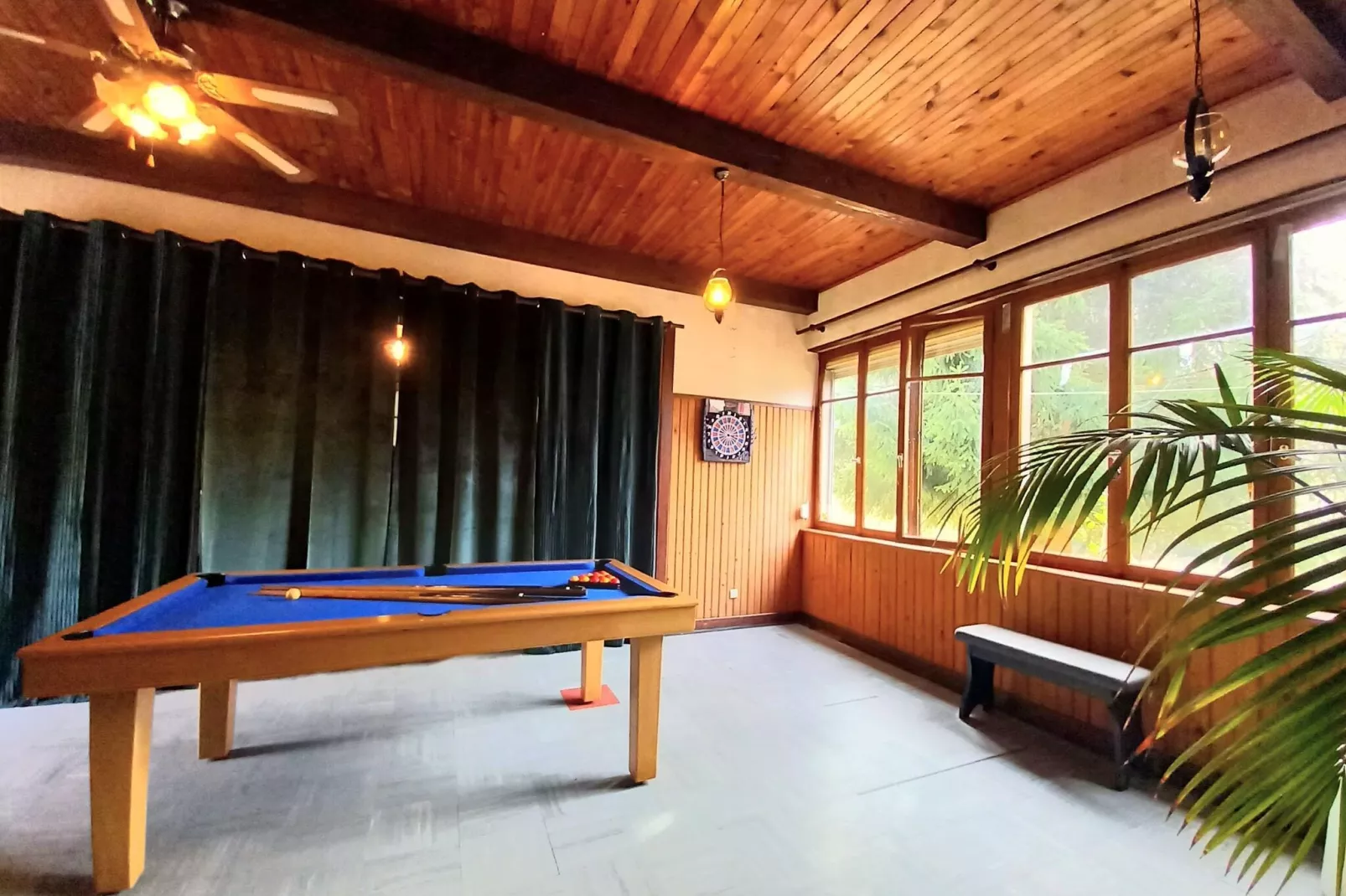 Ferienhaus mit eigener Bar am Bach in Saint Quirin-Recreation room