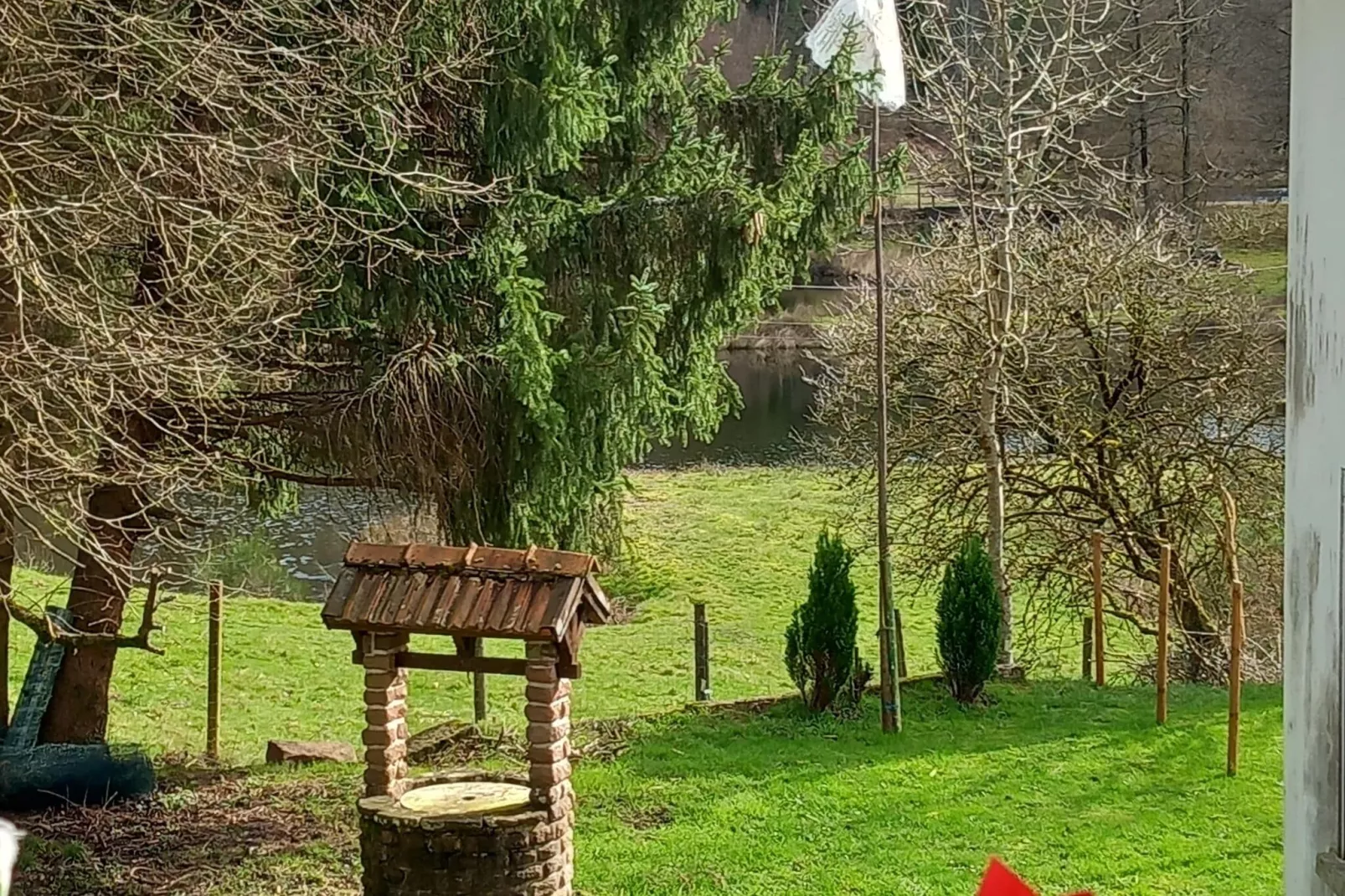Ferienhaus mit eigener Bar am Bach in Saint Quirin-Gardens summer