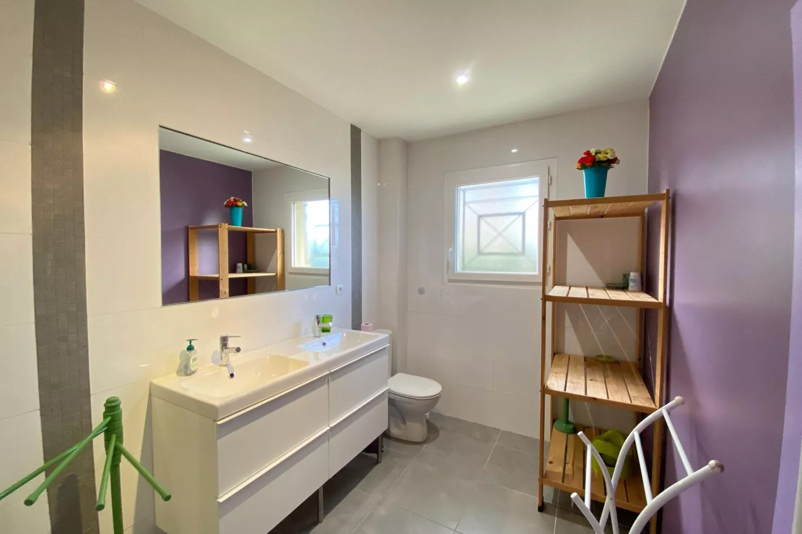 Holiday home with pool Grayan-et-l'Hôpital-Salle de bain