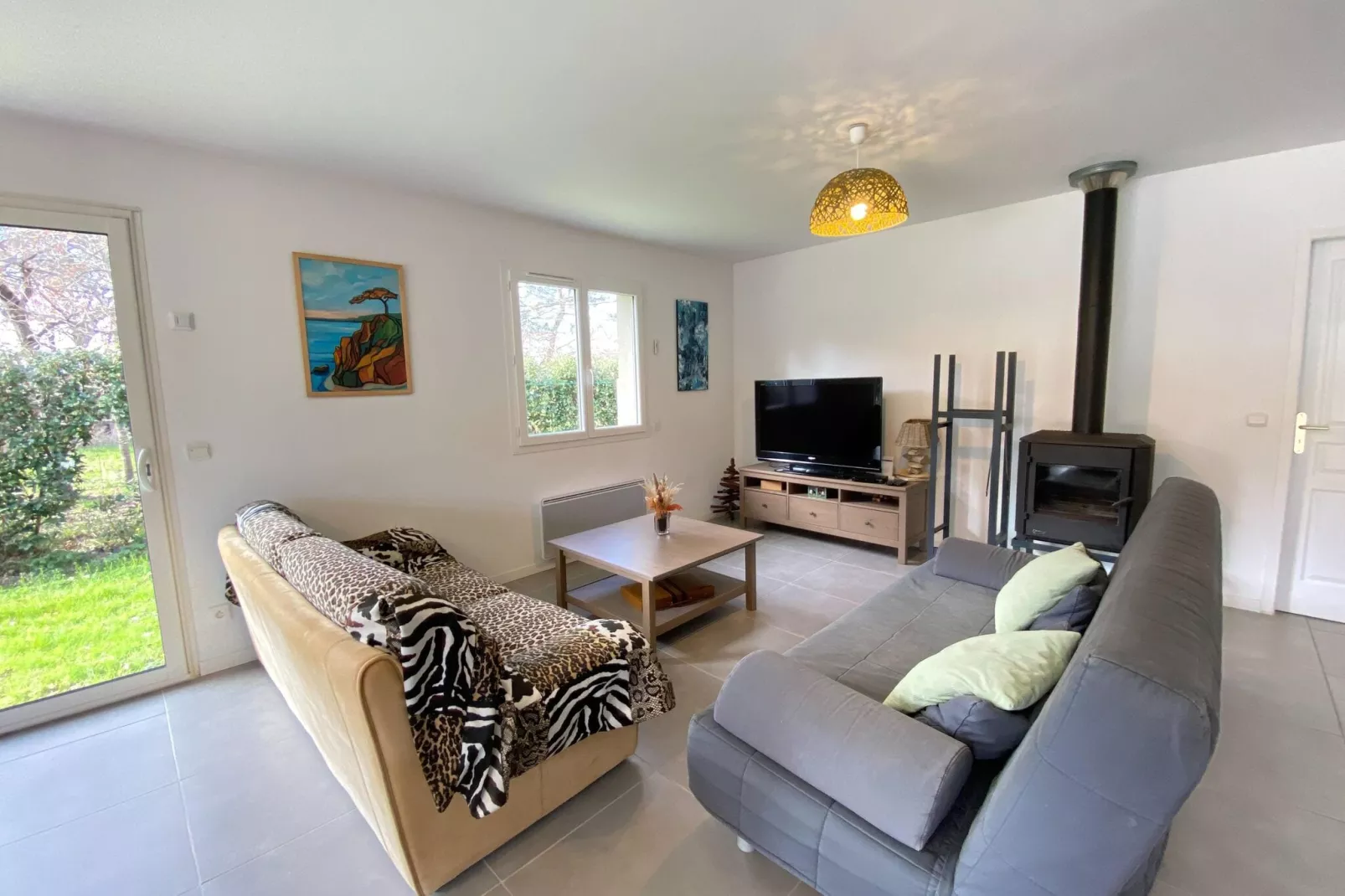 Holiday home with pool Grayan-et-l'Hôpital-Salon