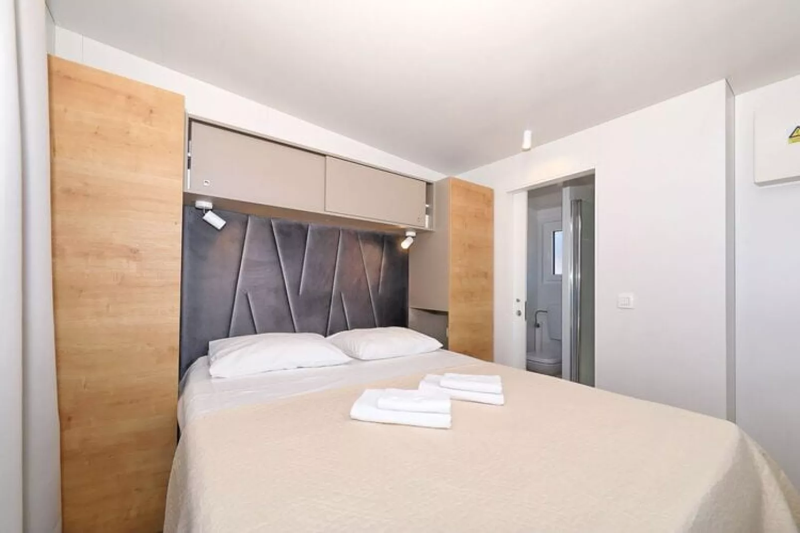 Mobile Homes in Camping Park Soline - Biograd - Type Glamping Family Deluxe-Bedroom