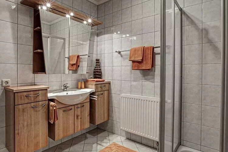 10734-Bathroom