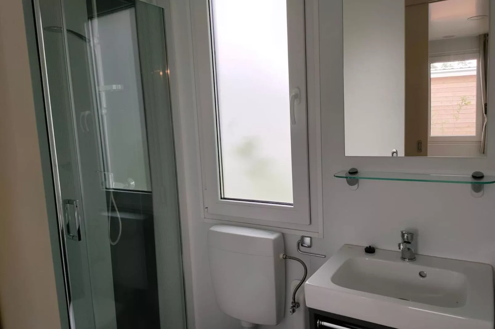 Resort Kaatsheuvel 14-Bathroom