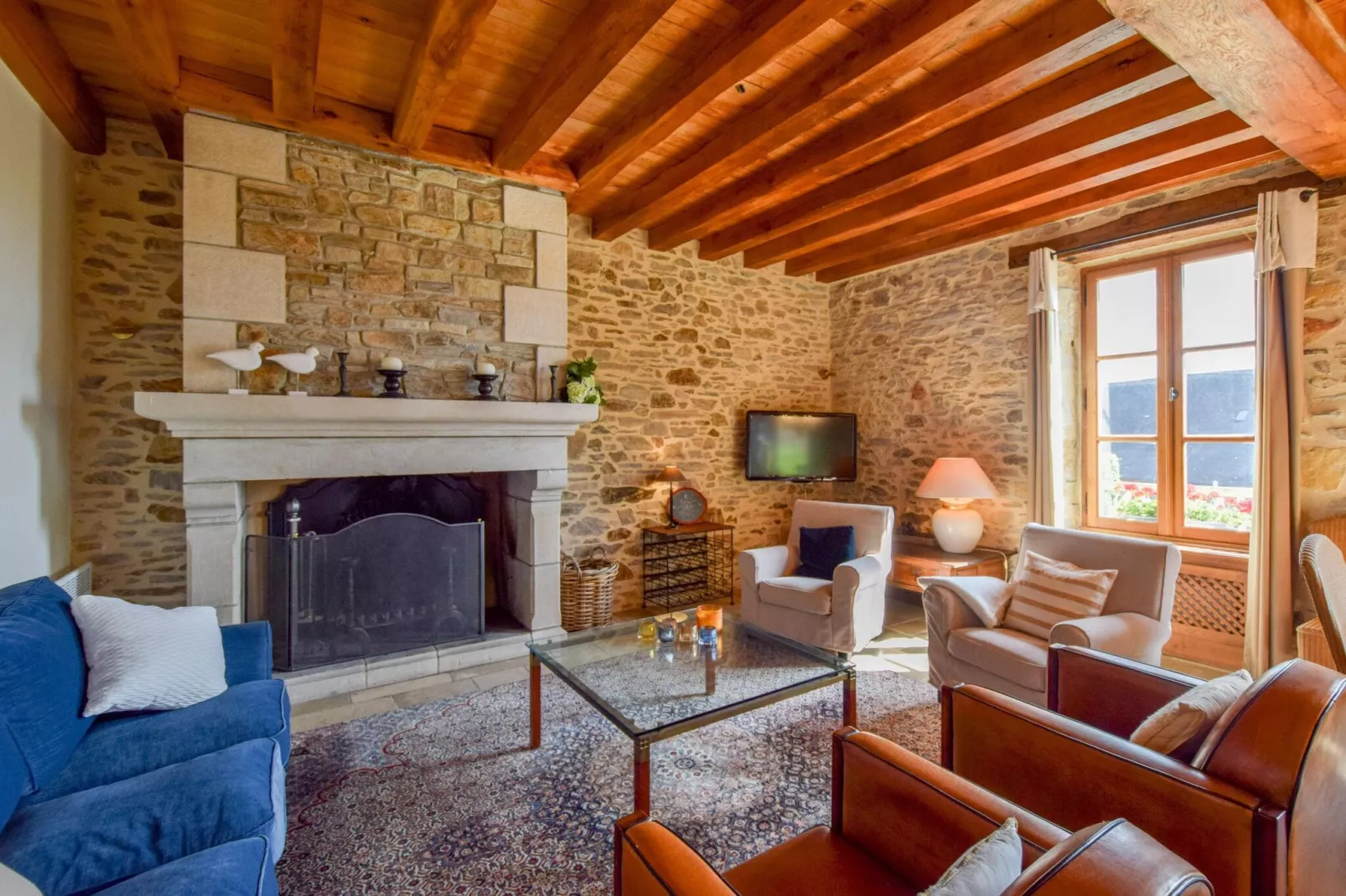 Bellevue-Living room