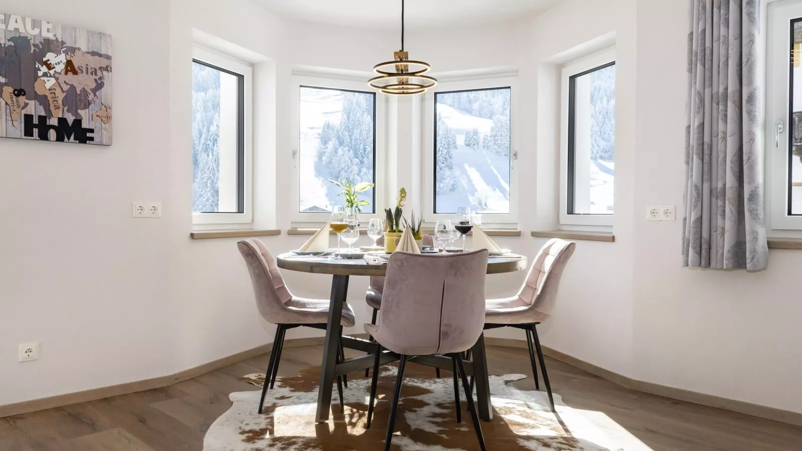 Tirolee Marchegg-Dining room