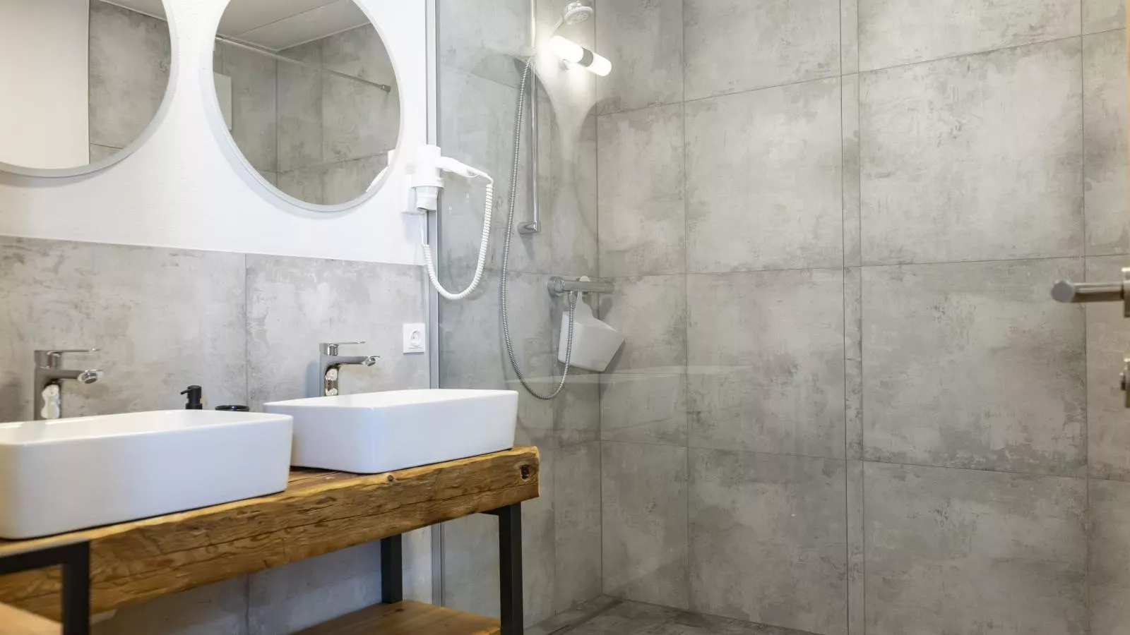 Tirolee Marchegg-Bathroom