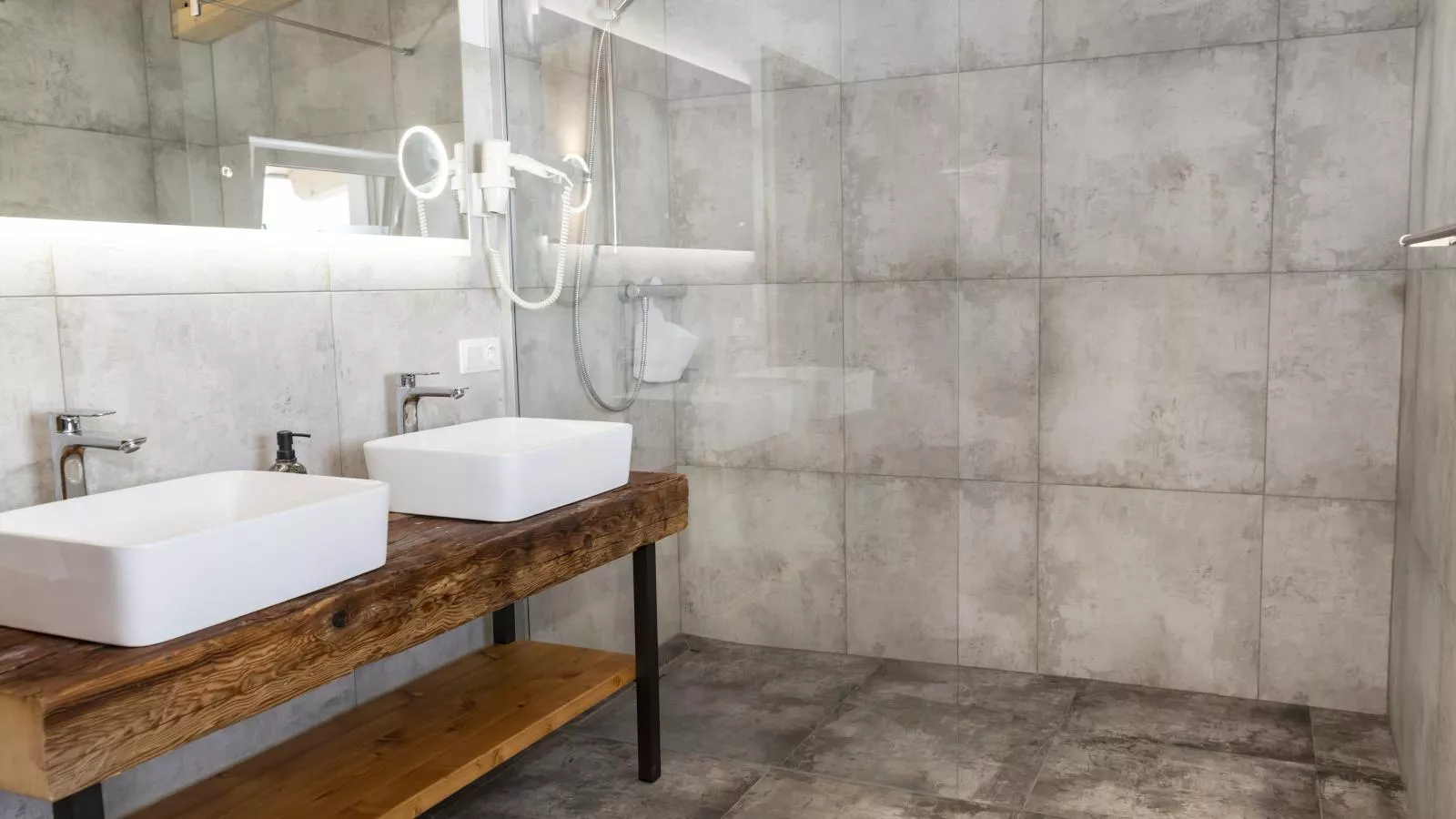 Tirolee Marchegg EG Top 1-Bathroom