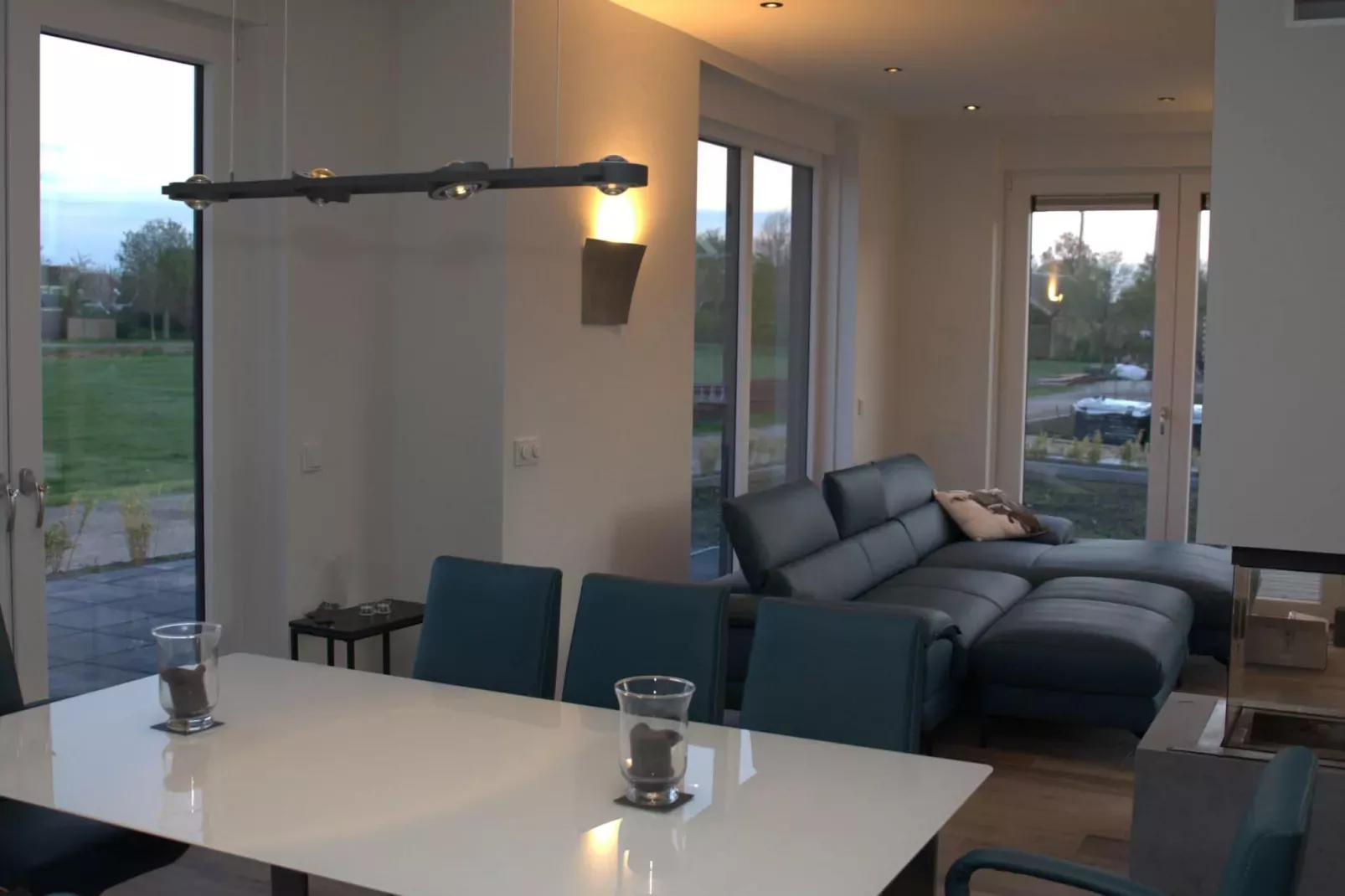 Luxe villa aan het water-Salle à manger