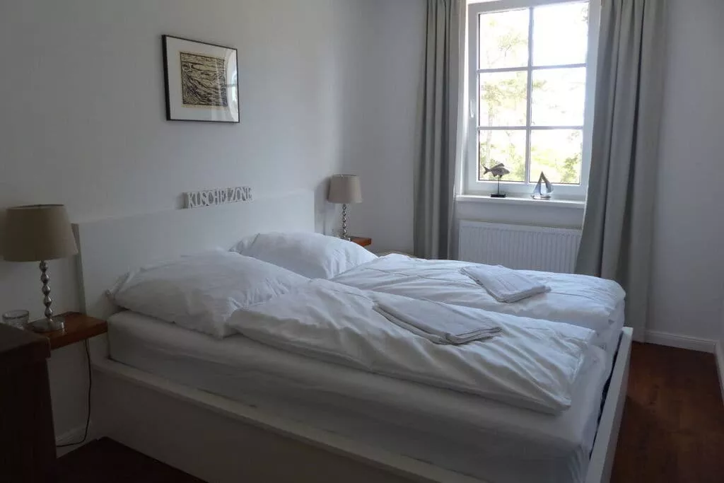 225277-Bedroom