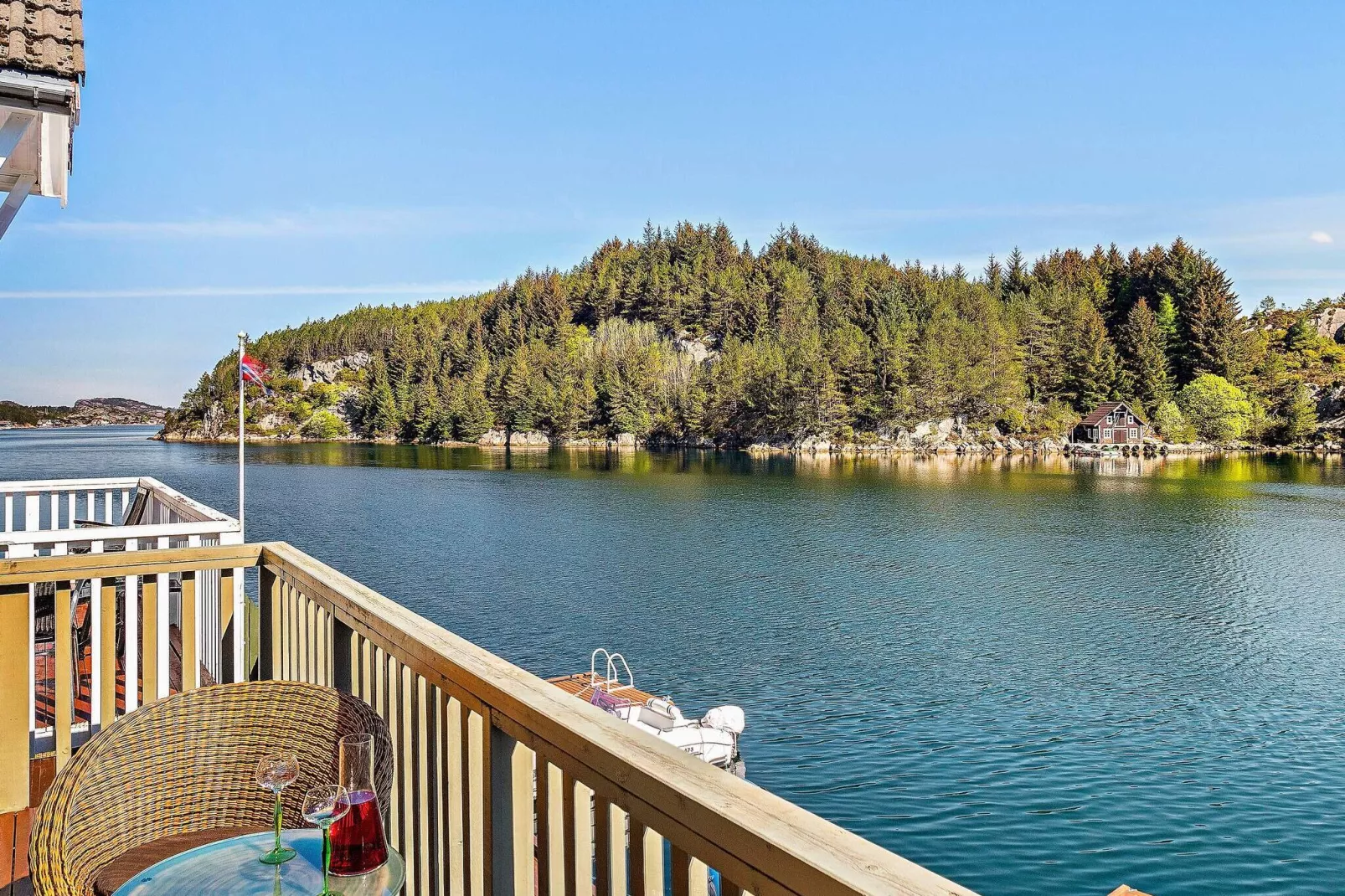 Havre de pecheur en bord de mer-By Traum