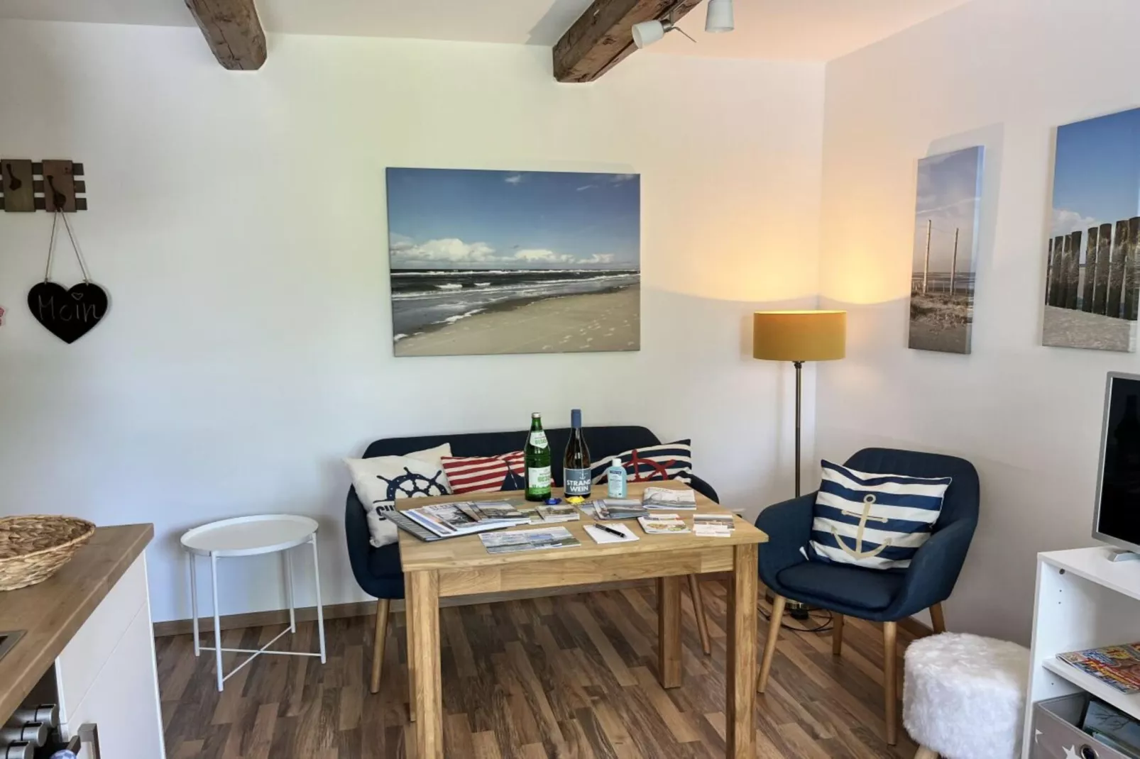 271244-Living room